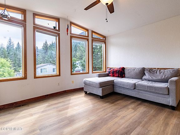 3rd image of 1904 Dora Way