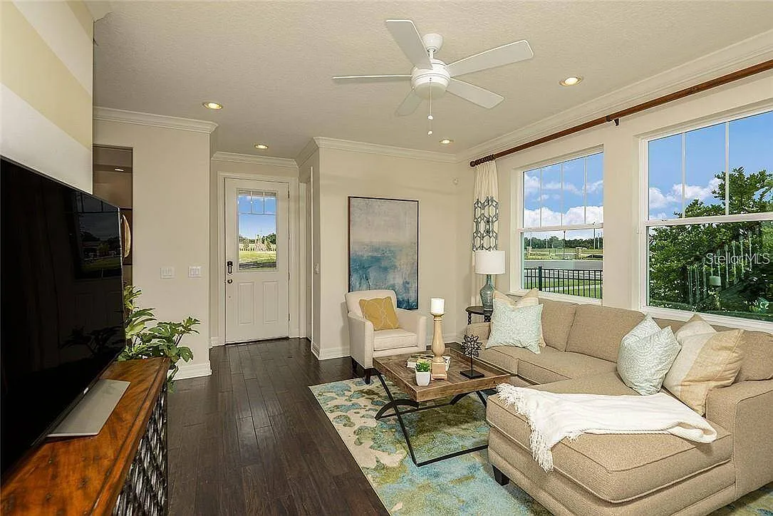 3 bed, 2.5 bath, 1690 sqft, $2,600 — Photo 2
