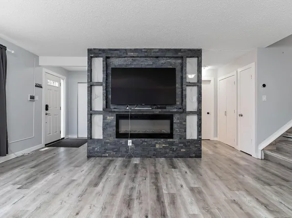 3214 71st St NW, Edmonton, AB T6K 1K9