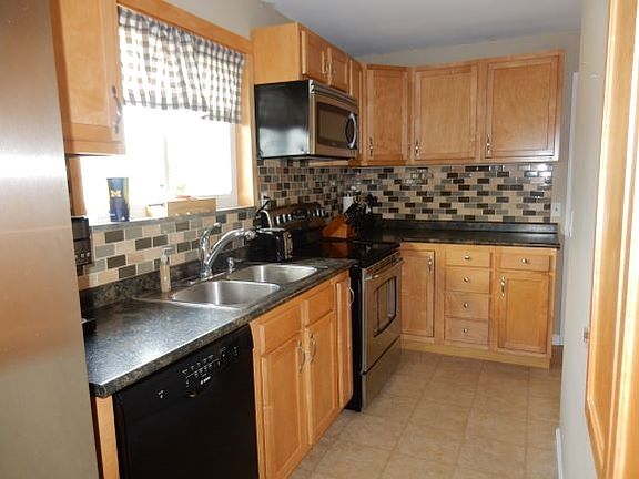 5th image of 214 Roberta Ave
