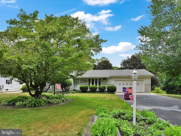 179 Oak Grove Rd, Pine Grove, PA 17963