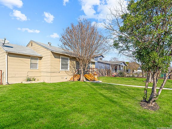 3rd image of 207 WAKE FORREST DR