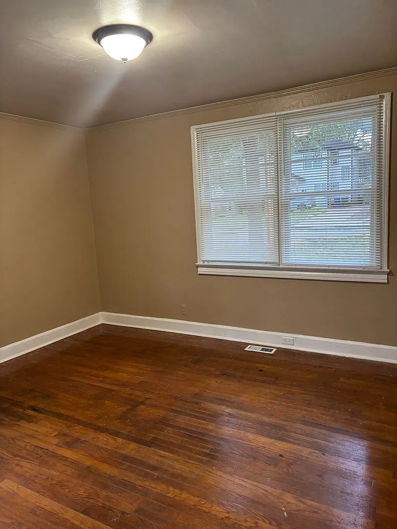 2 bedroom 1 bath with bonus room! — Photo 4