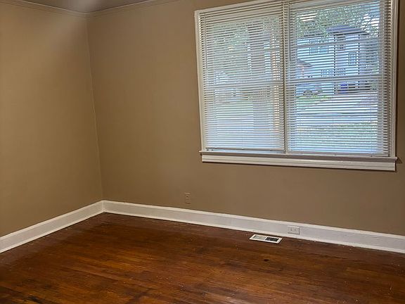 4th image of 221 Pleasant Ridge Ave