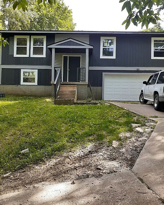 2nd image of 2110 Henry St