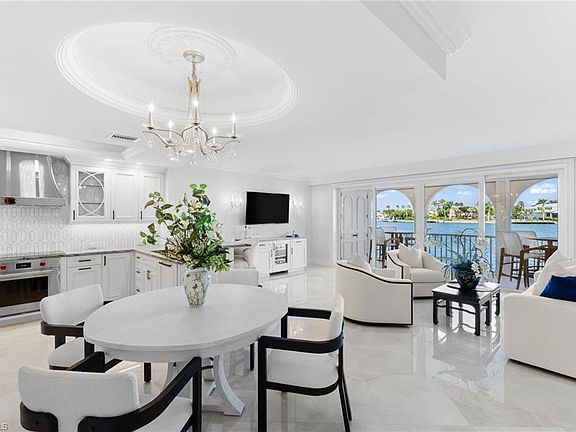 4th image of 4000 Gulf Shore BLVD N #1500