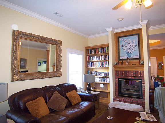 3rd image of 1204 N Oriole Ave