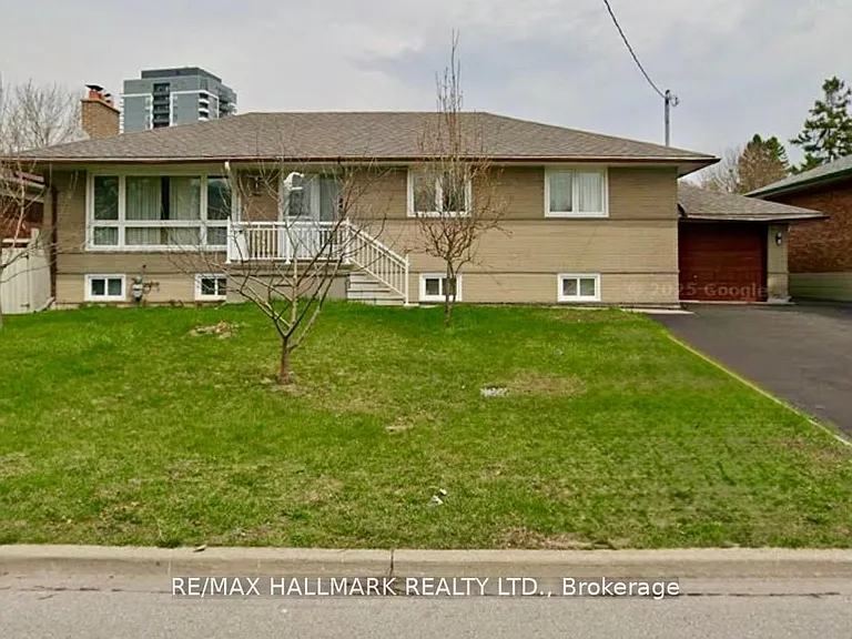 43 Commons Dr #LOWER — Photo 1