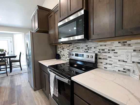 2nd image of 1100 Prairie River Drive