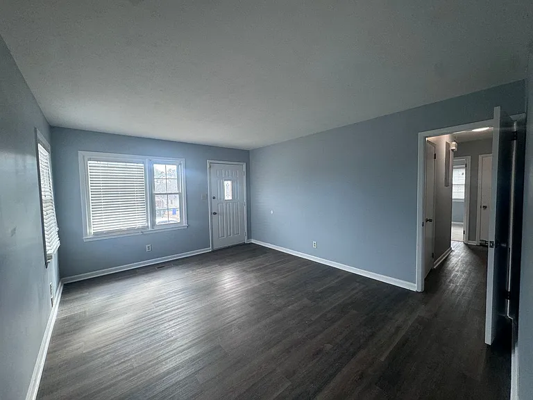908 Rochester Dr — Photo 2