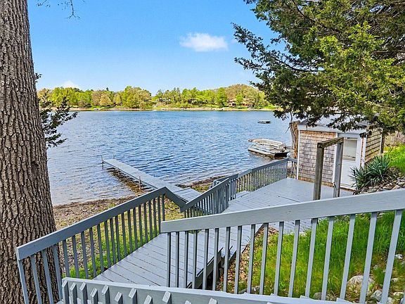 3rd image of 190 Island Lake Rd