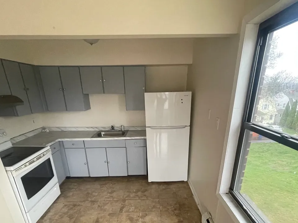 185 Palisade Ave #9