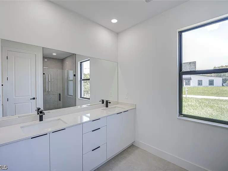 3500 33rd St SW — Photo 17