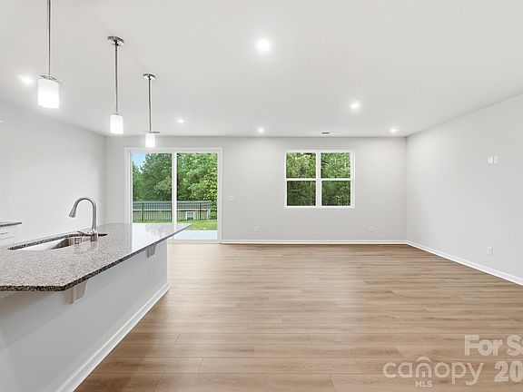 5th image of 2742 Phoenix Ct