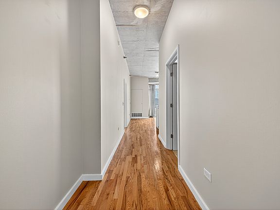 3rd image of 1620 S Michigan Ave Unit 904