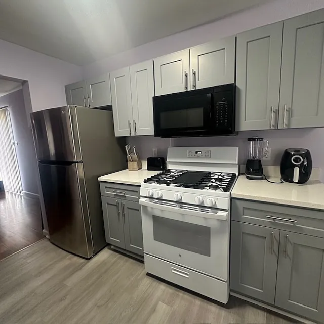 3 bed, 2.5 bath, 1475 sqft, $2,150 — Photo 3