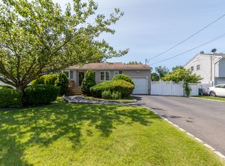 1662 Church St, Holbrook, NY 11741