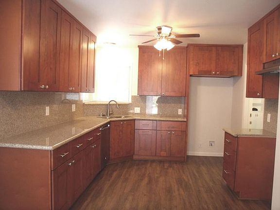 4th image of 13226 Coldbrook Ave #1