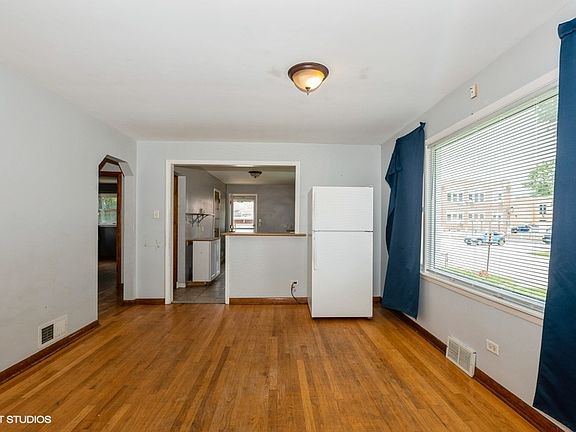 5th image of 2318 Krueger St