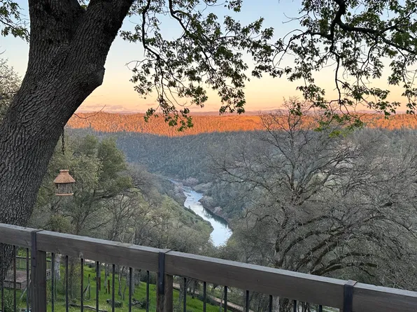 305 Riverview Dr, Auburn, CA 95603