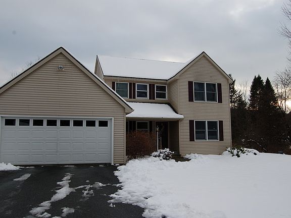 Gourmet Kitchen
						:
						Recently renovated kitchen with stainless steel appliances