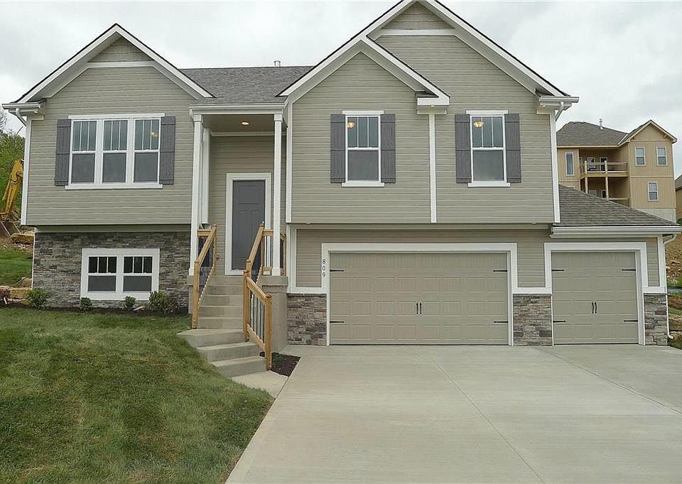 1st image of 810 SW Apple Grove Ct