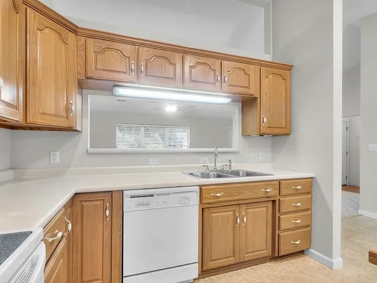 846 & 848 Aaron Dr #848 — Photo 5