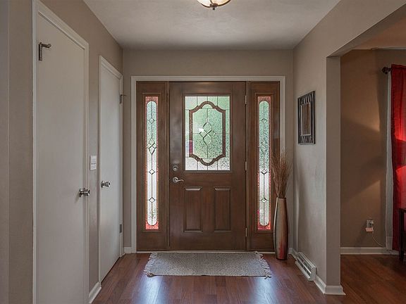 5th image of 18 Timberlane Dr