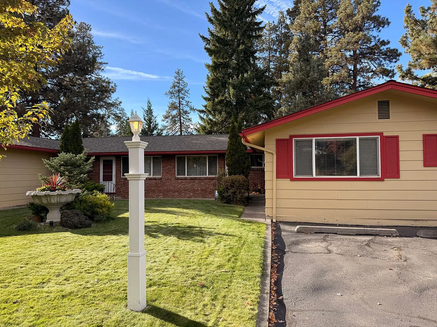 Your Perfect Little Home Awaits!! — Photo 1