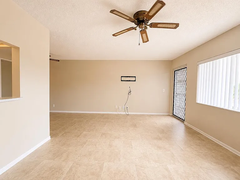 555 Purdy Ln #309 — Photo 8