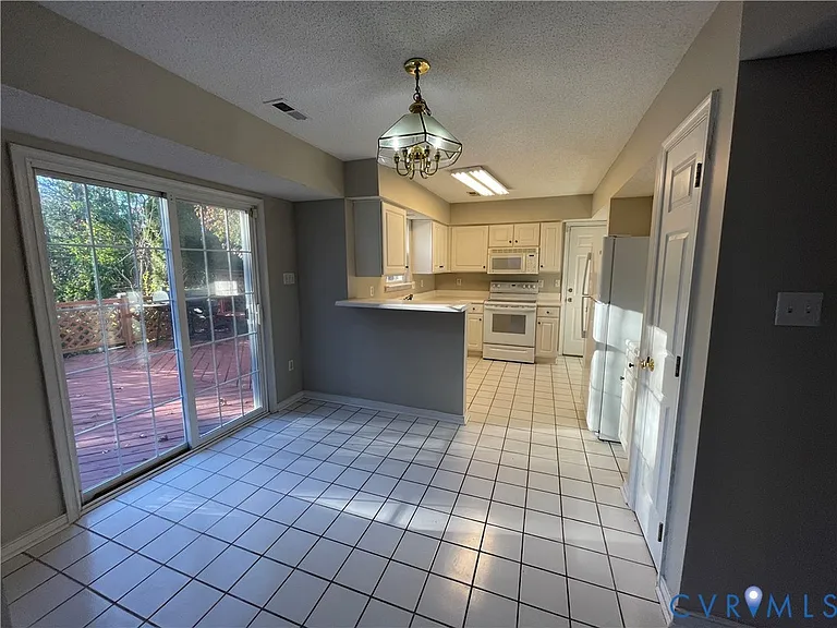 7806 Fern Hollow Dr — Photo 6
