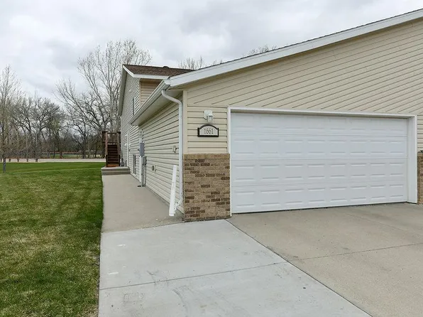 1661 6th St W, West Fargo, ND 58078