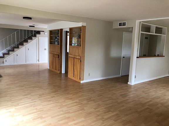 3rd image of 2698 Goodwin Ave
