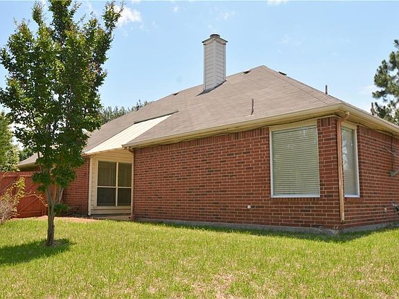2nd image of 1501 Blakes Way