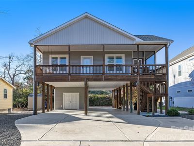 215 NE 62nd St, Oak Island, NC, 28465