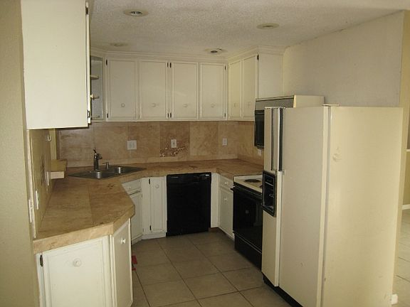 2nd image of 610 Diane Cir