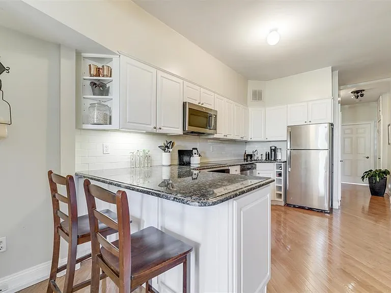 931 Park Ave #5R — Photo 3