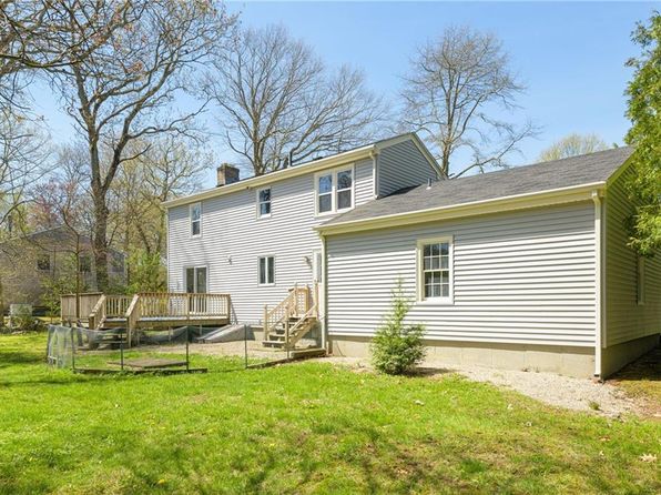 4 Beaver Rd, Barrington, RI 02806