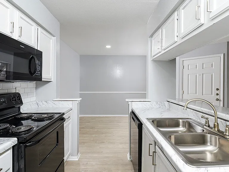 Stoneleigh Apartments — Photo 19
