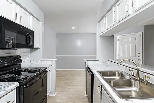Stoneleigh Apartments Photo 1