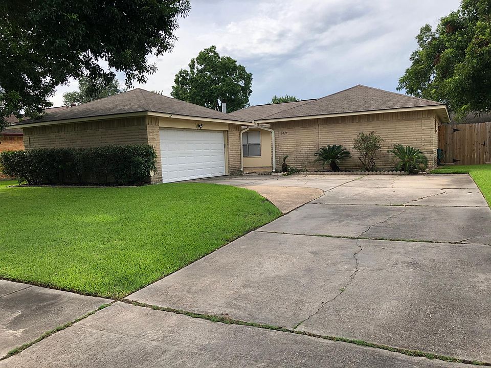 1st image of 9727 Oakmont Dr