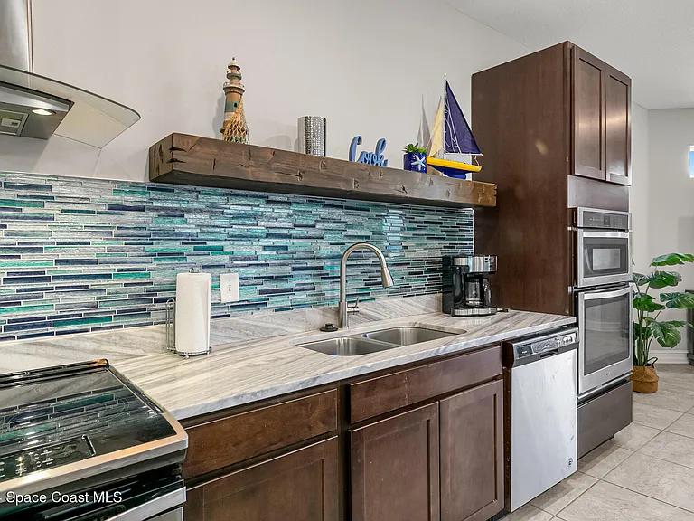 144 Mediterranean Way — Photo 23