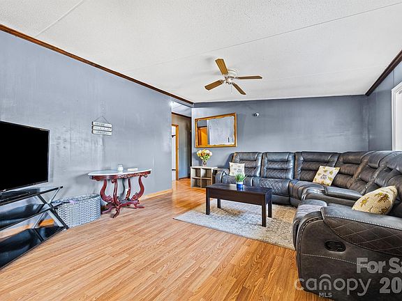 4th image of 153 Schoolside Dr