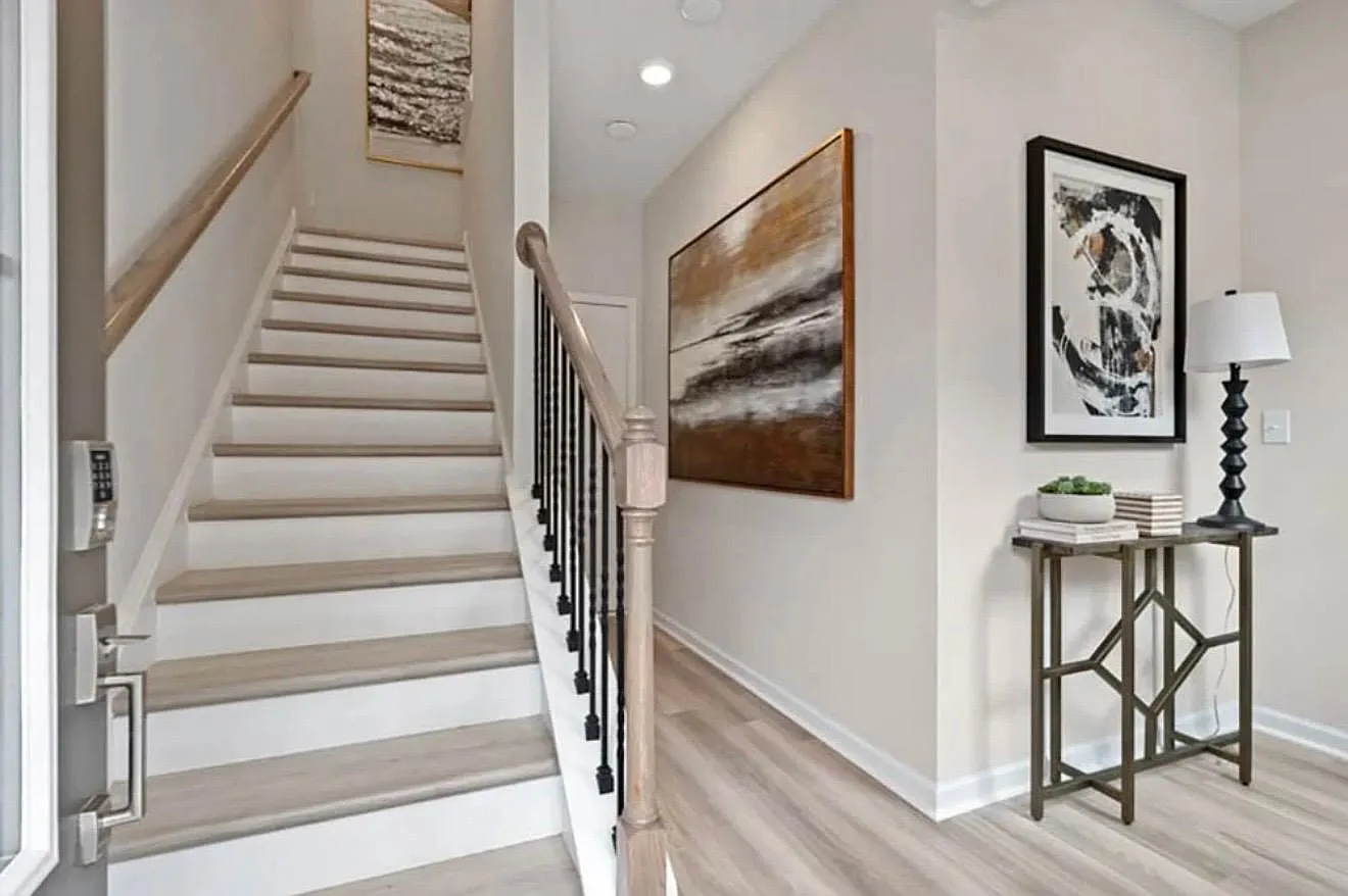 4 bed, 2340 sqft, $2,895 — Photo 3