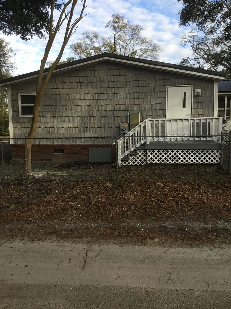 Shady Rest 3 Bedroom 2 Bath Renovated Manufactured Home — Photo 2