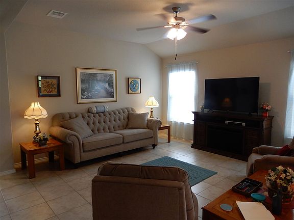 3rd image of 1309 Primrose Ln
