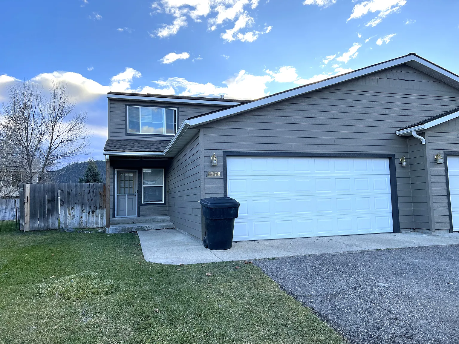 3 bed, 2.5 bath, 1456 sqft, $2,400 — Photo 1