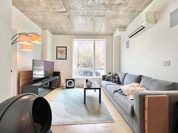 3rd image of 152 Manhattan Ave APT 2E