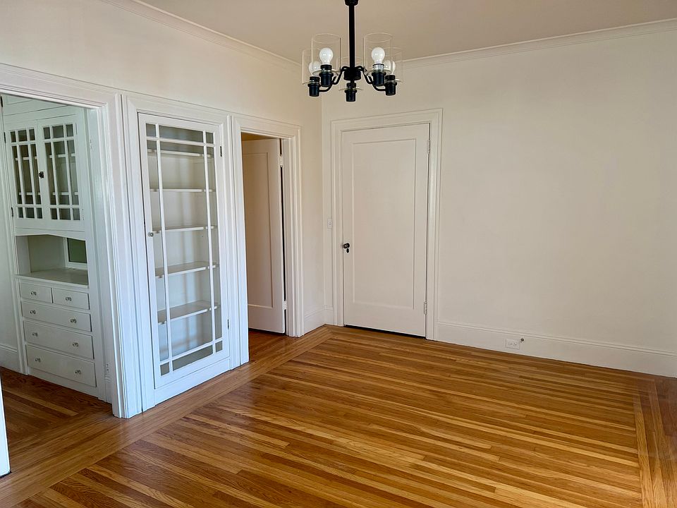 2nd image of 2220 Lakeshore Ave #5
