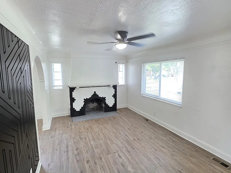 15763 Robson St — Photo 28